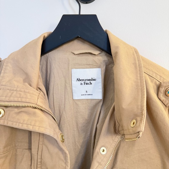 NWOT Abercrombie & Fitch Cropped Jacket with Gold Accents - Picture 2 of 5
